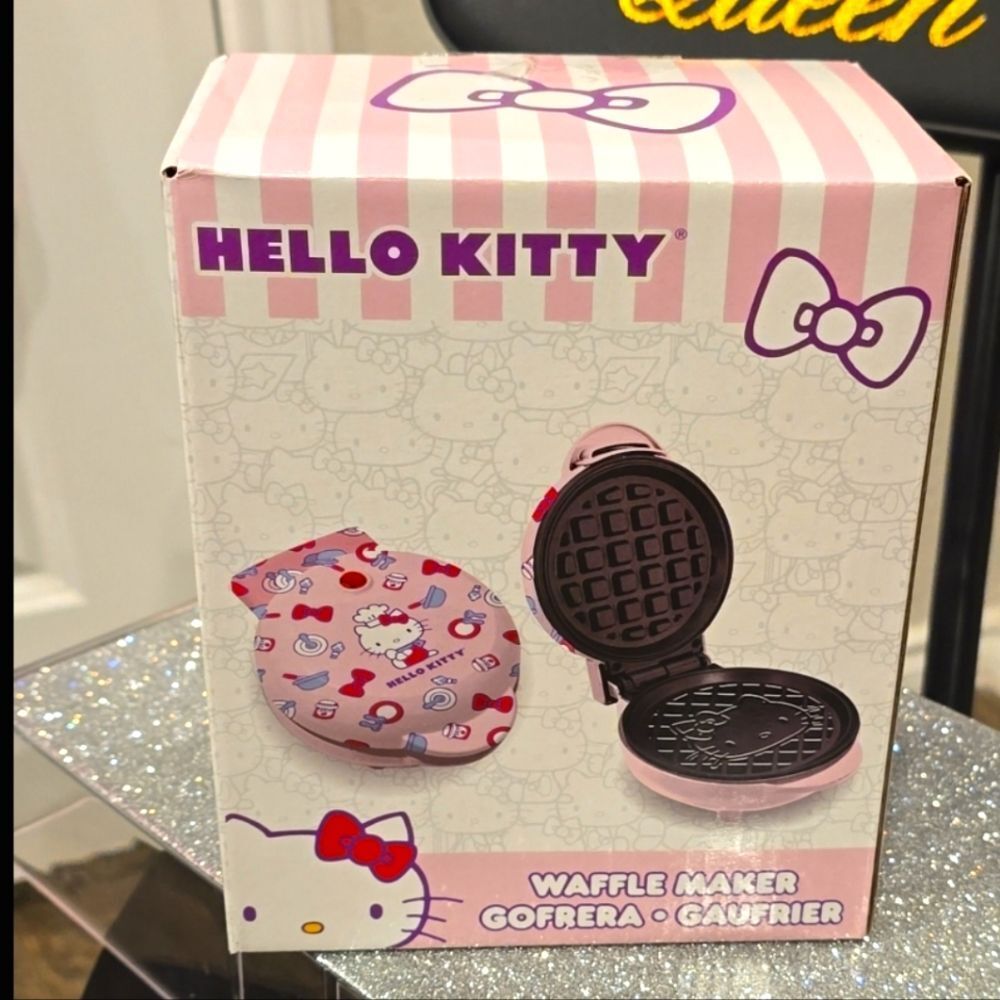 Hello Kitty Logo Waffle Maker - Picture 4 of 4